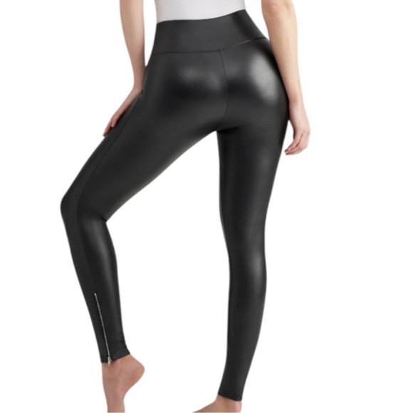 Authentic DKNY black bralet sz M with matching Yummie black leggings as S - Picture 7 of 9